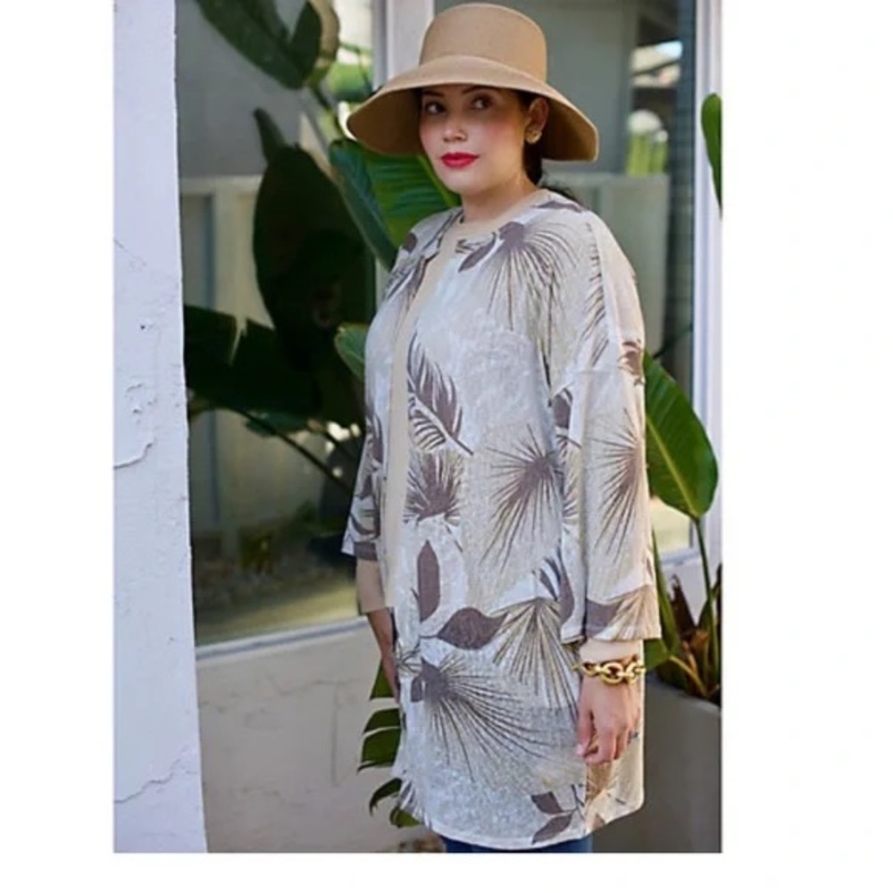 GIRL WITH CURVES Palm Cardigan A573494